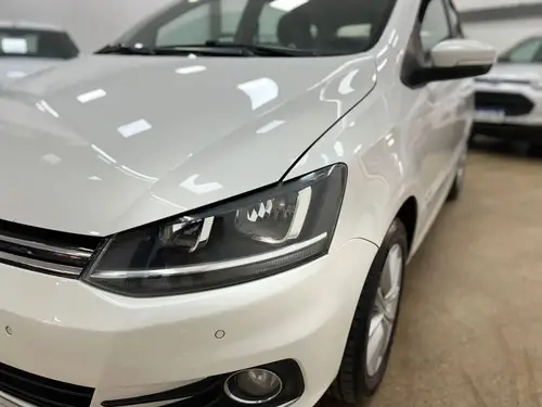 Volkswagen Suran 1.6 Imotion Highline 2015