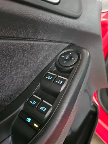 Ford Fiesta Kinetic Design 1.6 Se Powershift 120cv 2018