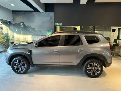 Renault Duster Iconic 1.3T 4x4 MT 2025