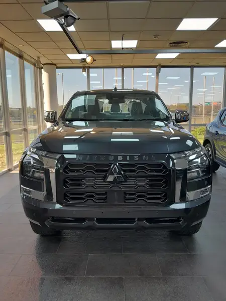 L200 2.4L GLS L200 2.4L GLS 6AT 4WD FULL 2026