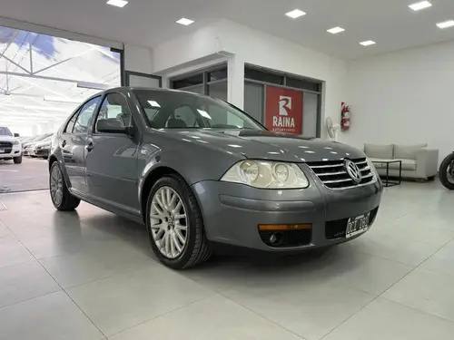 Volkswagen Bora 1.8 Highline T 180cv Cuero 2014