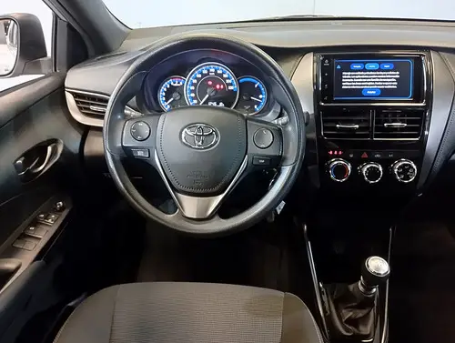 Toyota Yaris 5 puertas 1.5 Xs L/22 2024