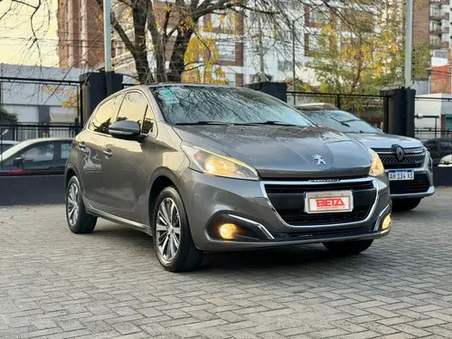 Peugeot 208 1.6 FELINE L16 2017