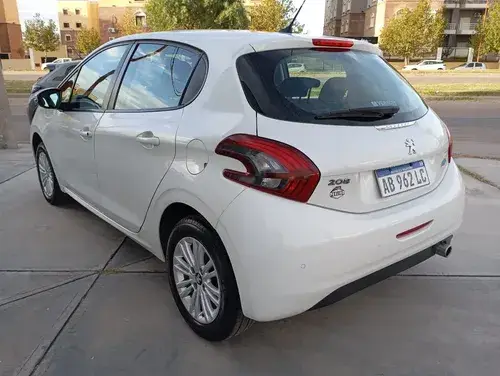 Peugeot 208 ALLURE MT 2017