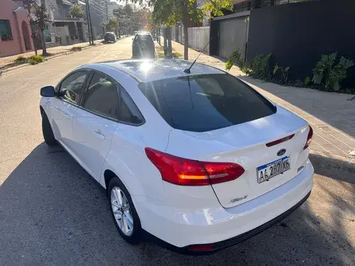 Ford Focus III 1.6 Sedan S 2016