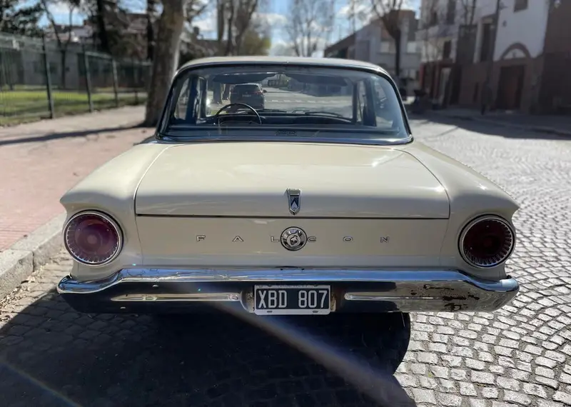 Ford FALCON AMERICANO Luneta redonda de Colección 1962