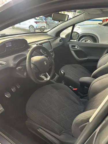 Peugeot 208 1.6 Feline 2013