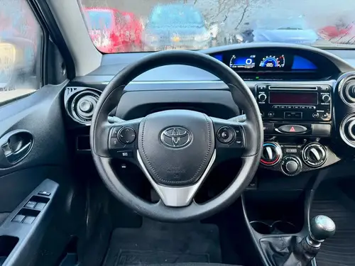 Toyota Etios 1.5 XS 4P L16 2018
