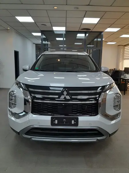 OUTLANDER 2.5L OUTLANDER 2.5L GLS 8AT 4WD FULL 2026