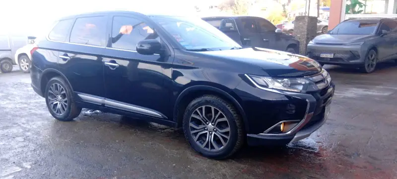 OUTLANDER GLS 2016