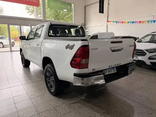 Toyota Hilux 2.8 Dc 4x4 Tdi Sr L20 2023