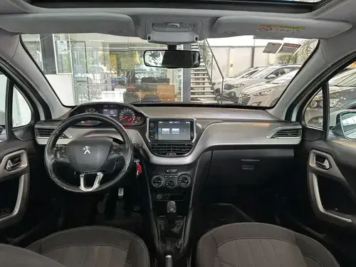 Peugeot 208 Allure 1.6 MT 2016