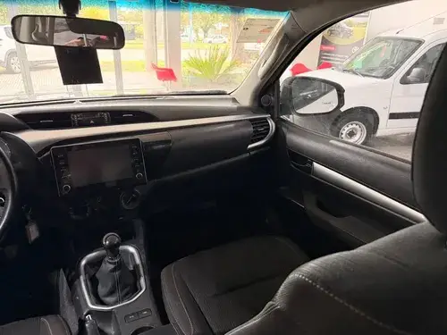 Toyota Hilux 2.8 Dc 4x4 Tdi Sr L20 2023