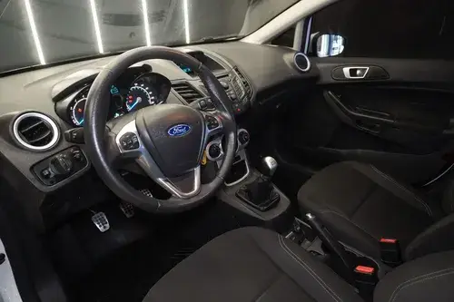 Ford Fiesta 1.6 5P SE (KD) 2015