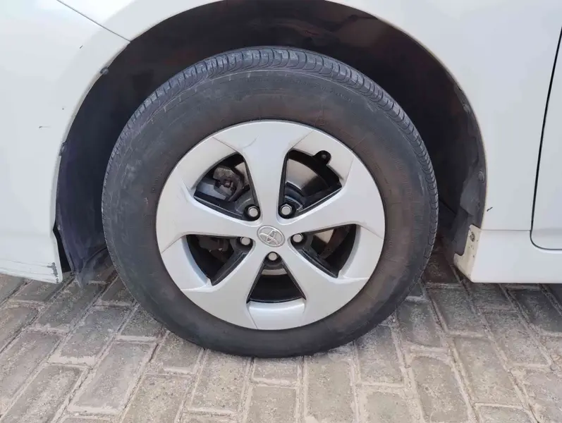 Toyota Prius 1.8 CVT L/12 2013