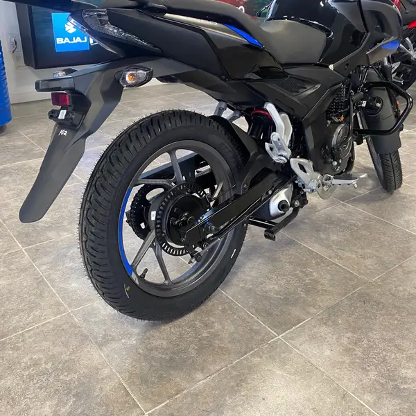 Bajaj Rouser P150 Street 2026