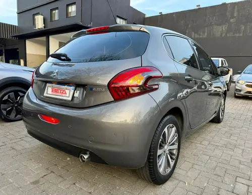 Peugeot 208 1.6 FELINE L16 2017