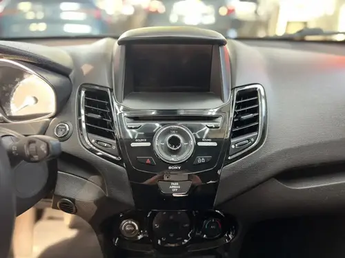 Ford Fiesta Kinetic 1.6 Titanium Powershift 120cv 2015