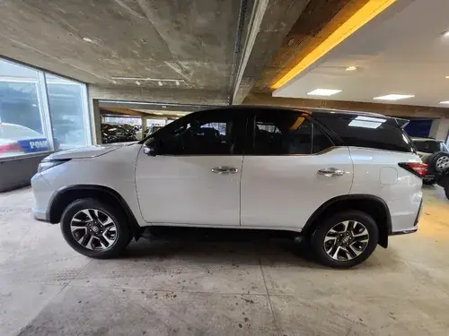 Toyota Hilux SW4 2.8 Tdi Diamante Ii 4x4 7as 6at 2023