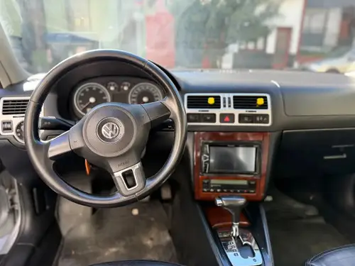 Volkswagen Bora 1.8 Highline T Tiptronic Cuero 2011