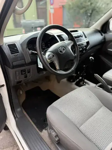 Toyota Hilux Pick-Up 2.5 Cover Cs Dx Pack 4x4 Cerrada 2014