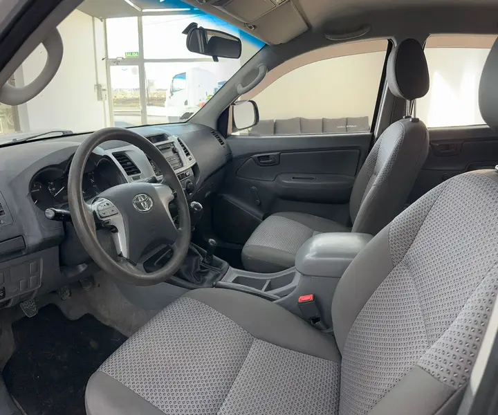 Toyota Hilux DX 2,5 4X4 MT 2012