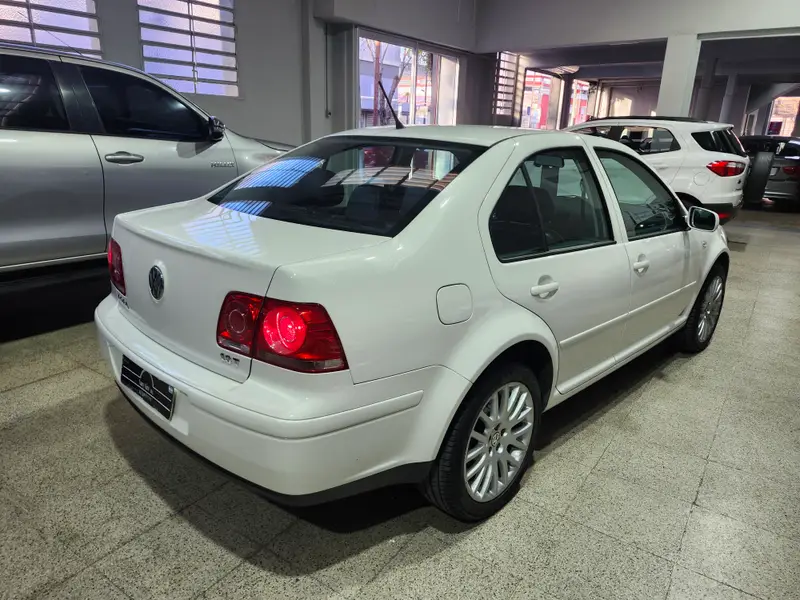 Volkswagen Bora 1.8T Highline Tiptronic 2013