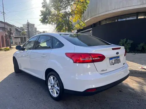 Ford Focus III 1.6 Sedan S 2016