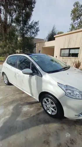 Peugeot 208 1.6 Allure Nav Tiptronic 2016