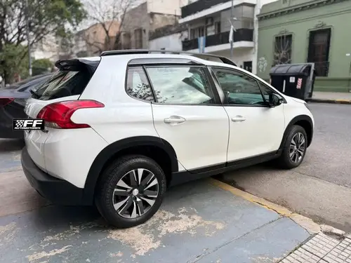 Peugeot 2008 1.6 Feline Tip 2020