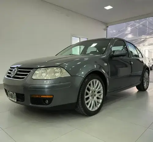 Volkswagen Bora 1.8 Highline T 180cv Cuero 2014