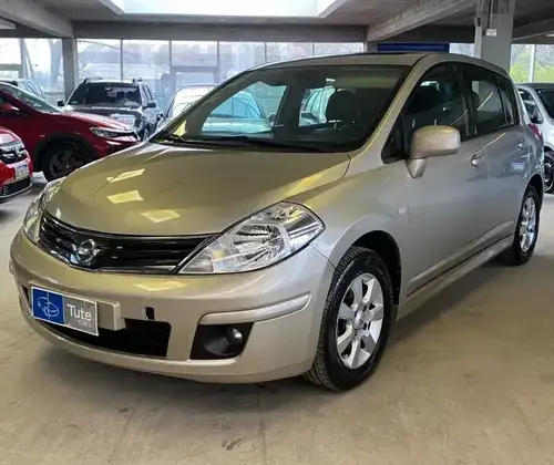 Nissan Tiida 1.8 Tekna 2012