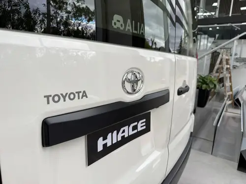 Toyota Hiace 2.8 Tdi Furgón 6At L2H2 3A 5P Nac. 2026