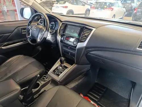 L200 2.4 Di-d High Power 181cv Cuero 2022