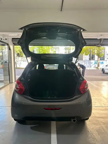 Peugeot 208 1.6 Feline 2013