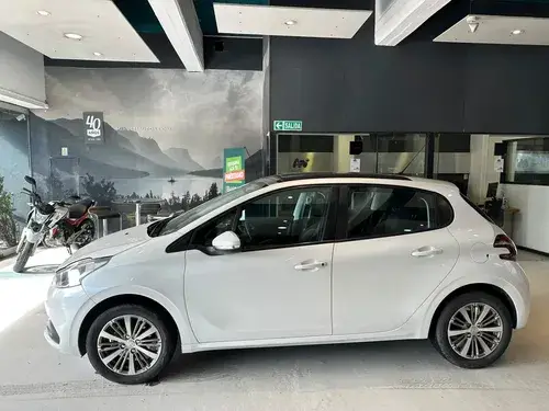 Peugeot 208 Allure 1.6 MT 2016