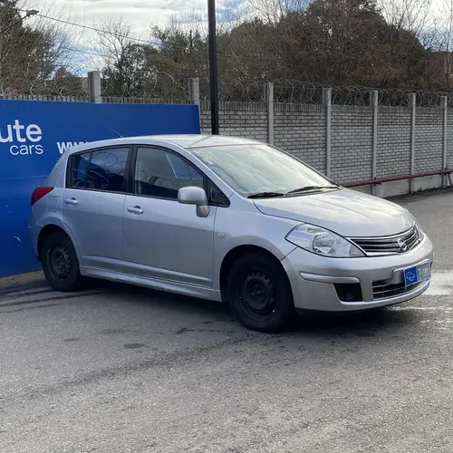 Nissan Tiida 1.8 Visia 2010