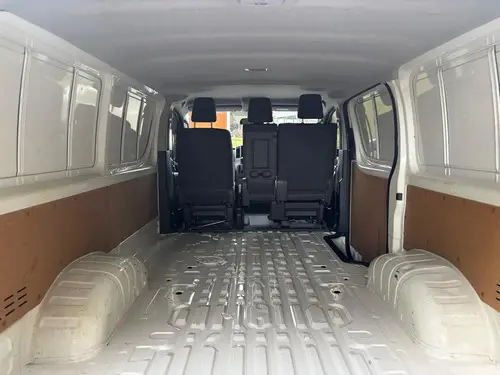 Toyota Hiace 2.8 Tdi Furgón 6at L1h1 3a 4p 2023