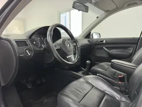 Volkswagen Bora 1.8 Highline T 180cv Cuero 2014
