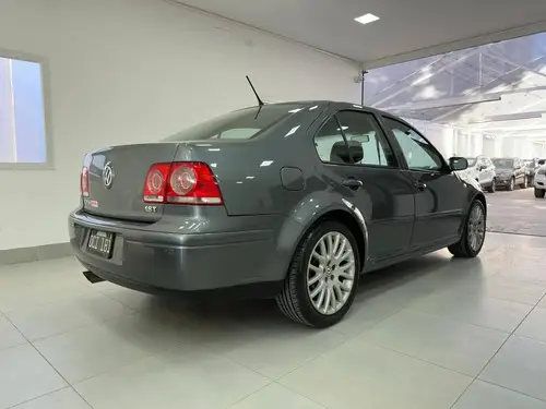Volkswagen Bora 1.8 Highline T 180cv Cuero 2014