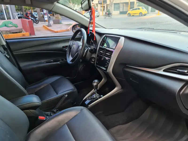 Toyota YARIS XLS 2019
