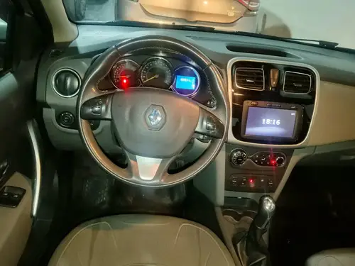 Renault Logan 1.6 Privilege 105cv 2015