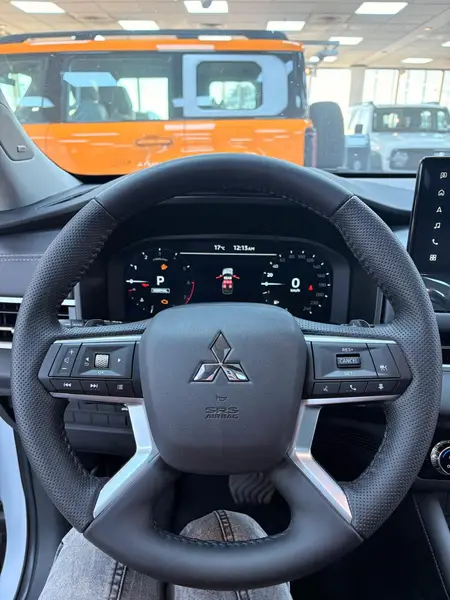 Outlander 2.5L GLS 8AT 4WD Full 2026