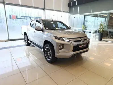 Mitsubishi L200 2.4 Di-d High Power 181cv Cuero 2022