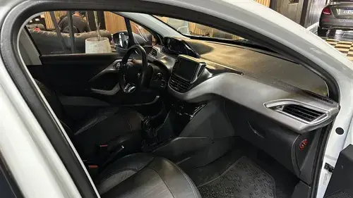 Peugeot 208 1.6 Feline 2017