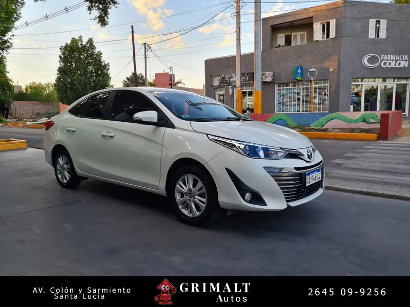 Toyota YARIS XLS 2019