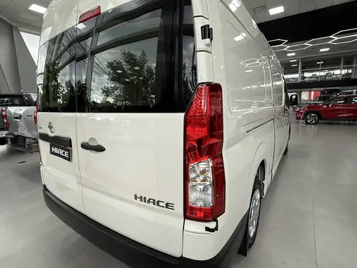 Toyota Hiace 2.8 Tdi Furgón 6At L2H2 3A 5P Nac. 2026