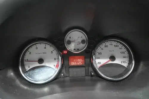 Peugeot 207 1.6 Sedan Feline 106cv 2013