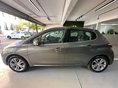 Peugeot 208 1.6 Feline 2013