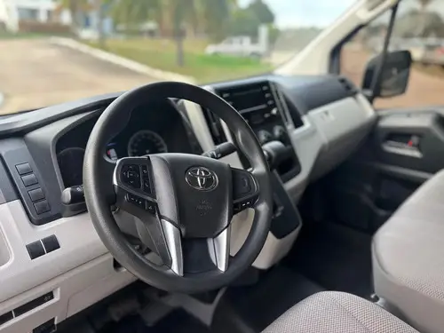Toyota Hiace 2.8 Tdi Furgón 6at L1h1 3a 4p 2023